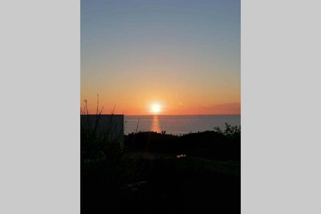 Open Space A Due Passi Dal Mare Isola di Ustica Buitenkant foto